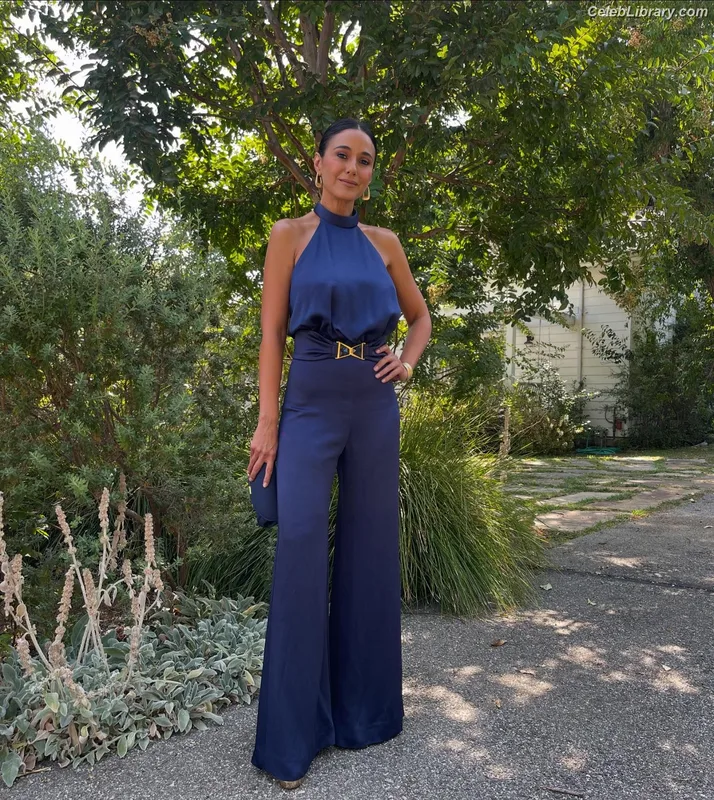 Emmanuelle Chriqui photo 22 of 400