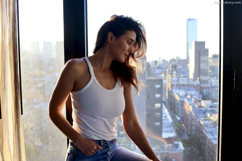 Emmanuelle Chriqui photo 13 of 400