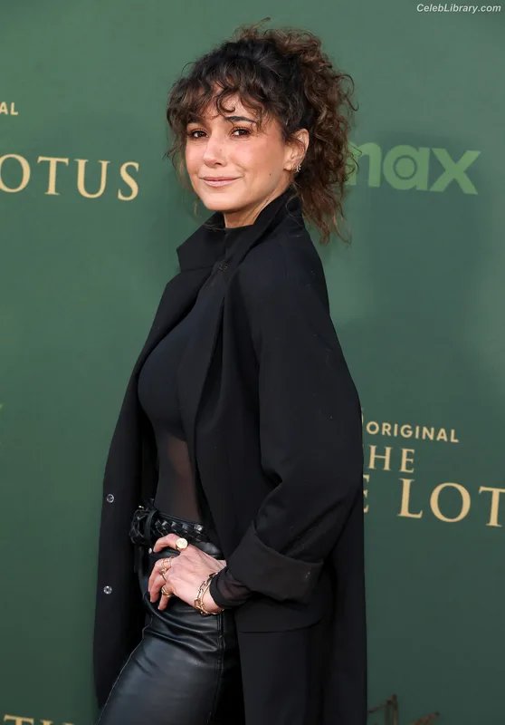 Emmanuelle Chriqui photo 17 of 400