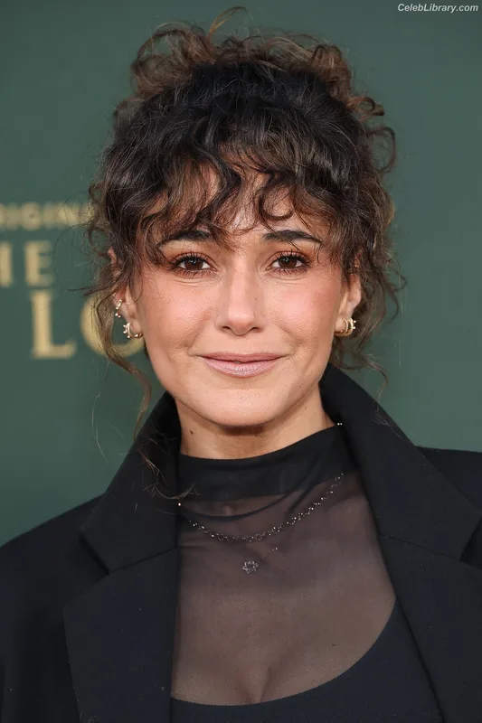 Emmanuelle Chriqui photo 20 of 400
