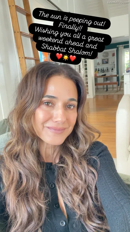 Emmanuelle Chriqui photo 16 of 400