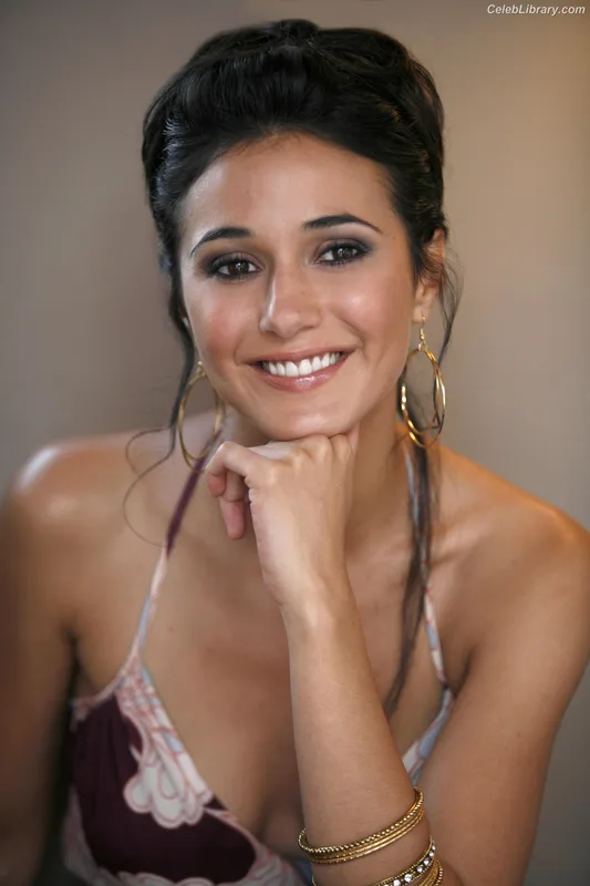 Emmanuelle Chriqui photo 9 of 400
