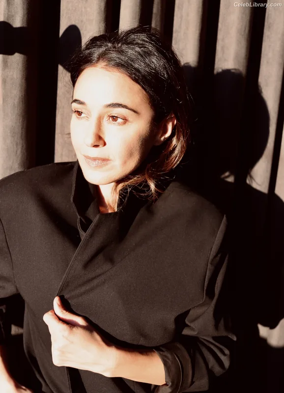 Emmanuelle Chriqui photo 10 of 400