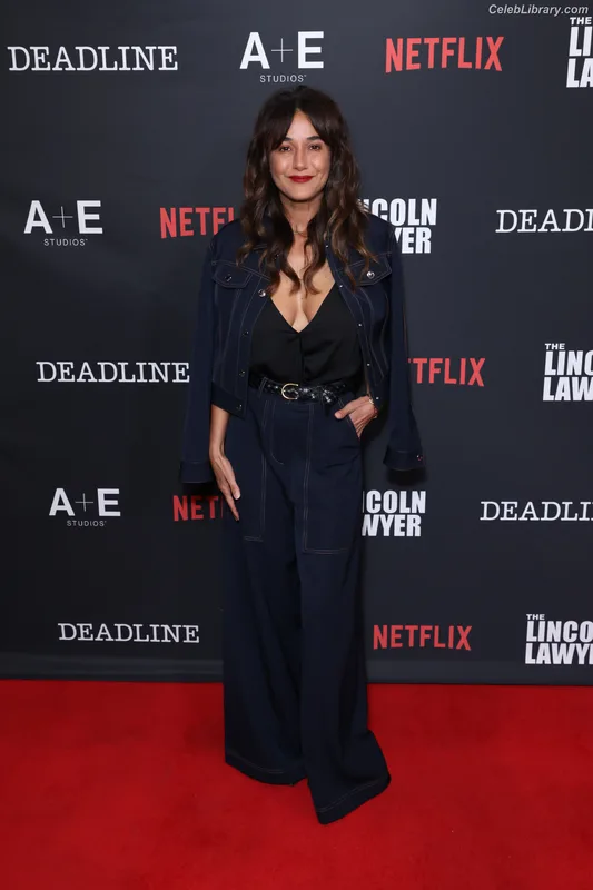 Emmanuelle Chriqui photo 14 of 400