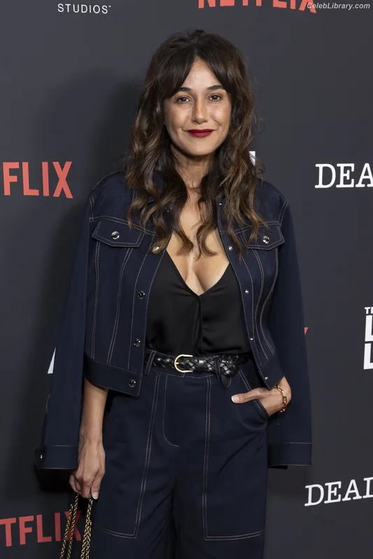 Emmanuelle Chriqui photo 4 of 400