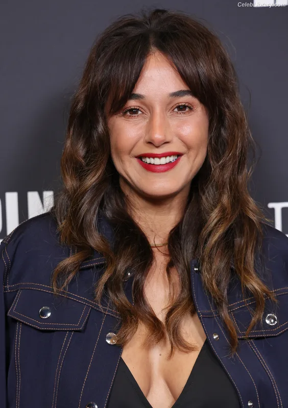 Emmanuelle Chriqui photo 11 of 400