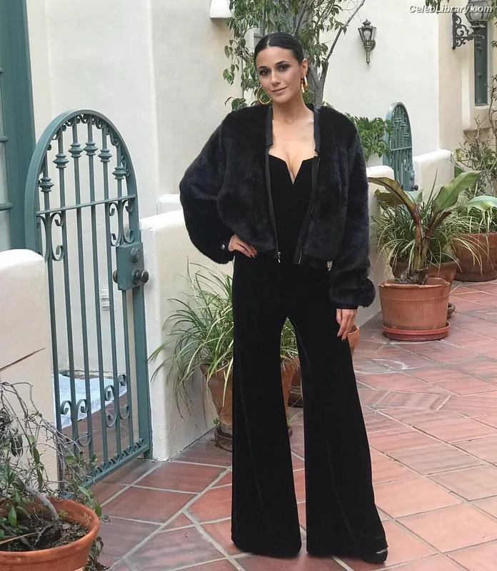 Emmanuelle Chriqui photo 1 of 400