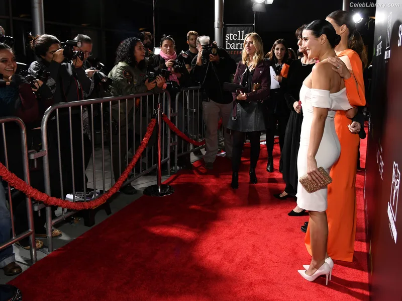 Emmanuelle Chriqui photo 12 of 400