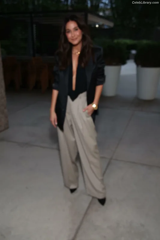 Emmanuelle Chriqui photo 14 of 400