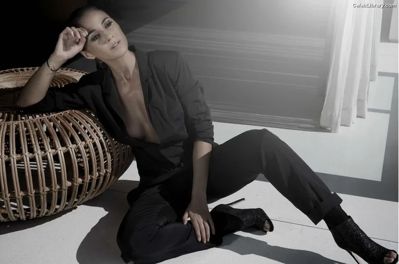 Emmanuelle Chriqui photo 13 of 400