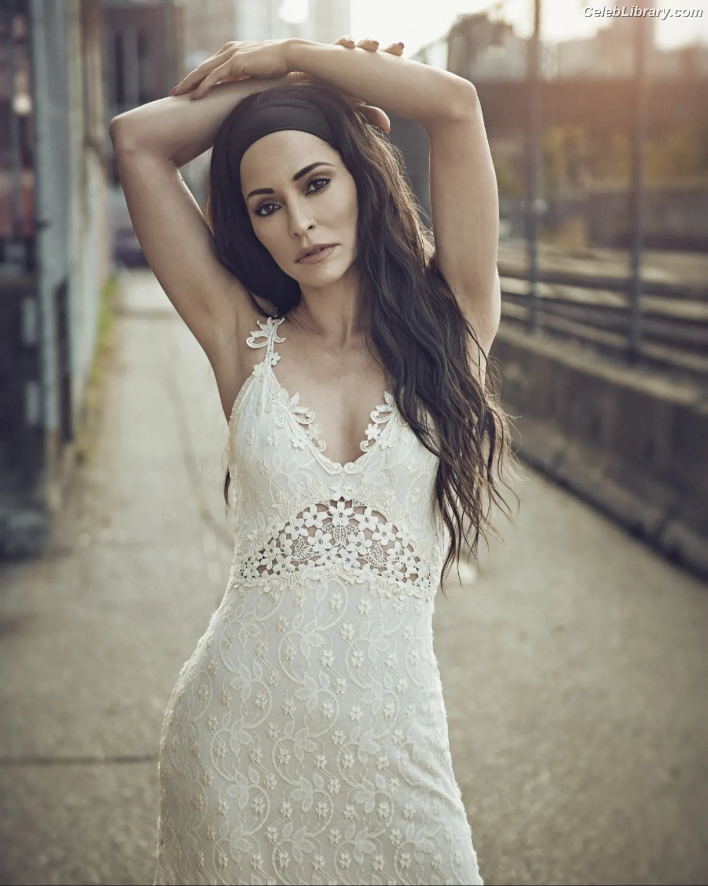 Emmanuelle Vaugier photo 14 of 20