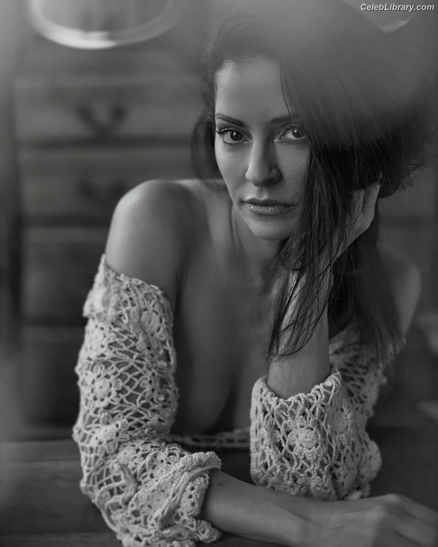 Emmanuelle Vaugier photo 18 of 20
