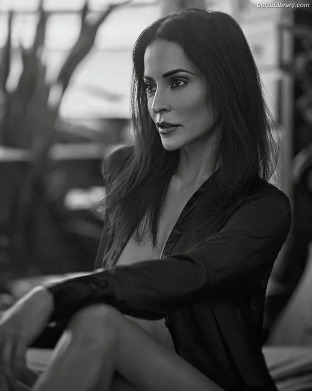 Emmanuelle Vaugier photo 2 of 21