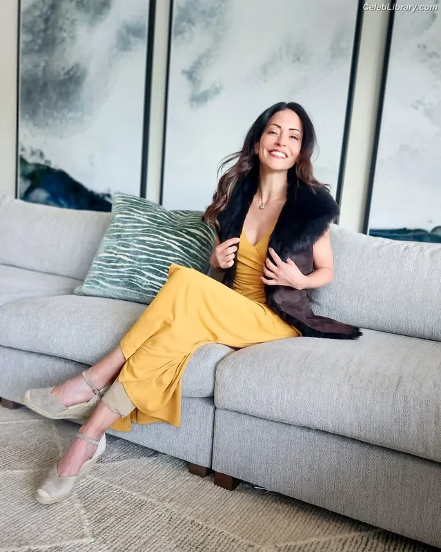 Emmanuelle Vaugier photo 6 of 21