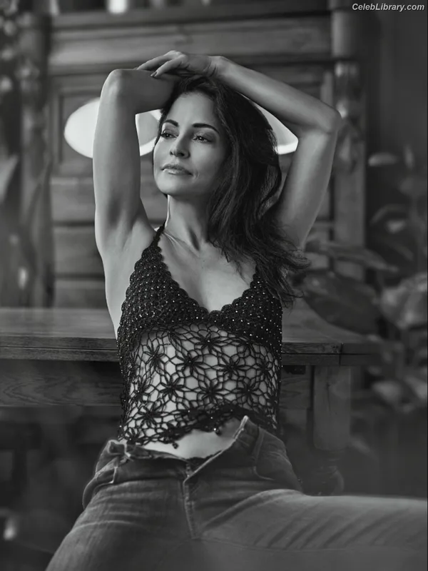Emmanuelle Vaugier photo 8 of 21