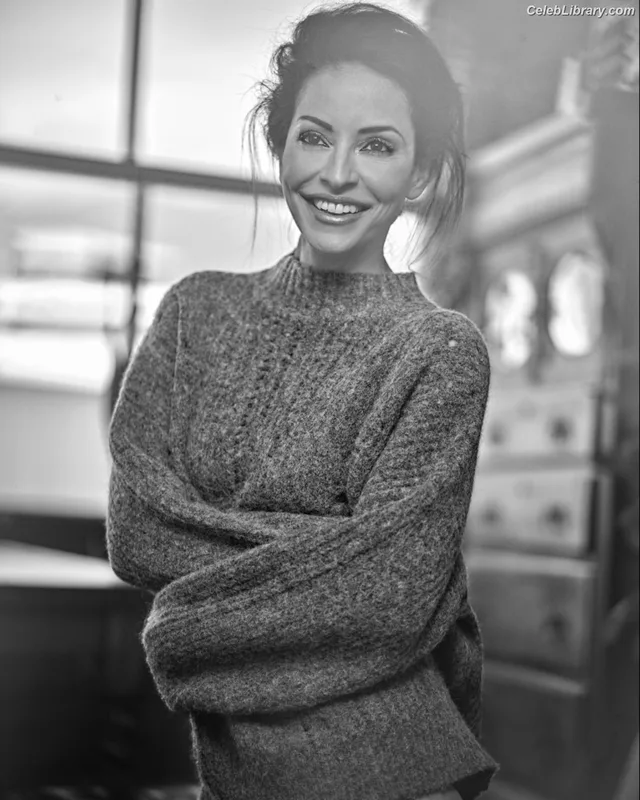 Emmanuelle Vaugier photo 12 of 21
