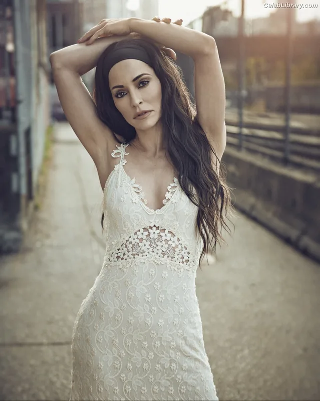 Emmanuelle Vaugier photo 14 of 21