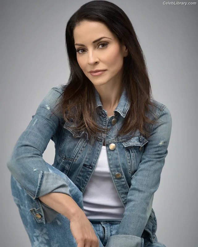 Emmanuelle Vaugier photo 16 of 21