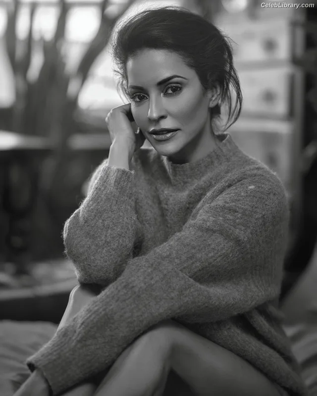 Emmanuelle Vaugier photo 17 of 21