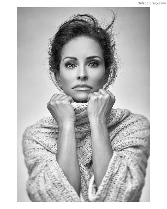 Emmanuelle Vaugier photo 20 of 21