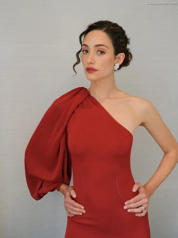 Emmy Rossum photo 23 of 531
