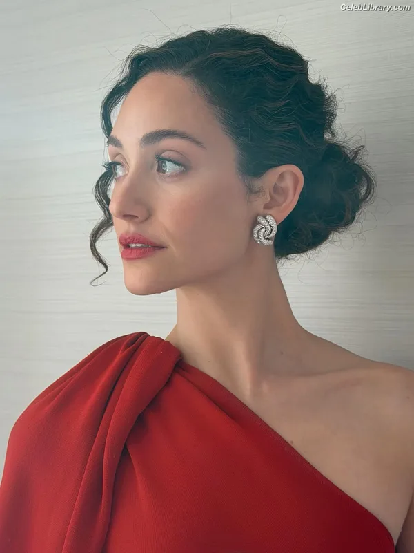 Emmy Rossum photo 24 of 531