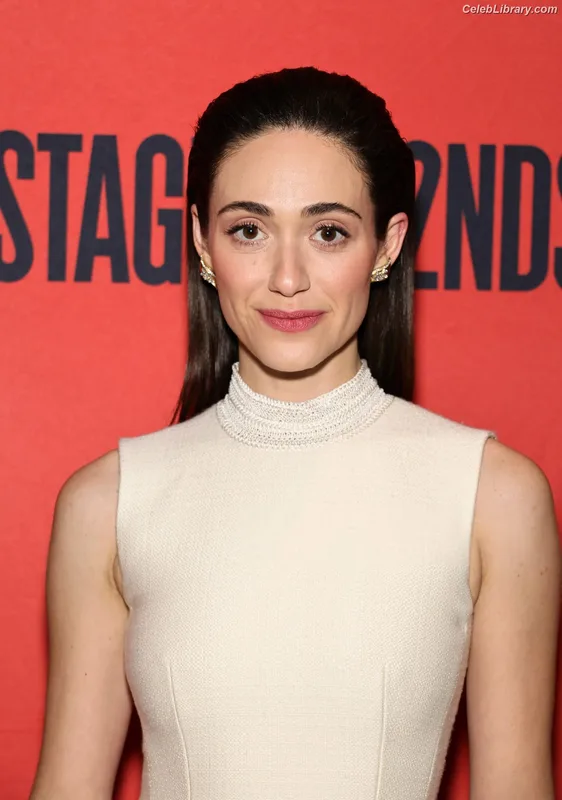 Emmy Rossum photo 17 of 531