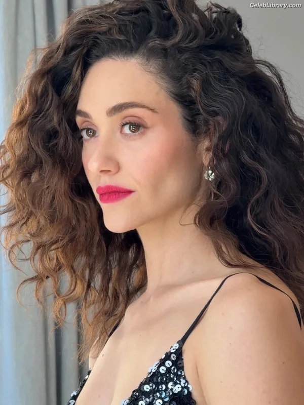 Emmy Rossum photo 11 of 531