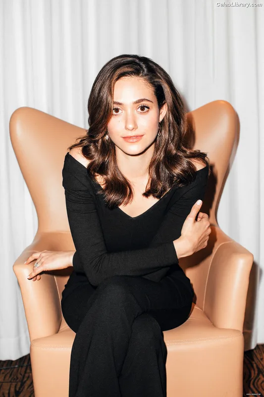 Emmy Rossum photo 11 of 531