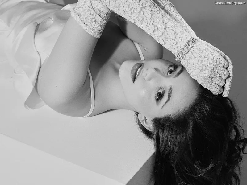 Emmy Rossum photo 16 of 531