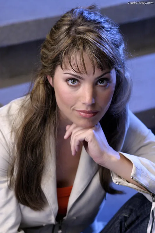 Erica Durance photo 19 of 56