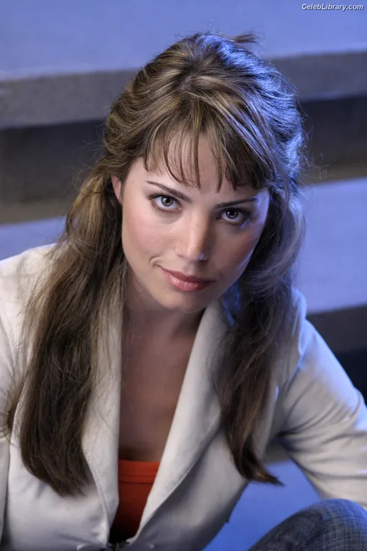 Erica Durance photo 2 of 56