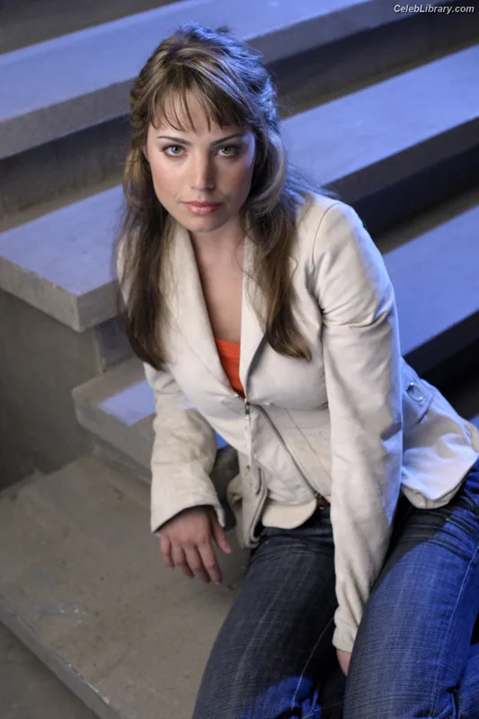 Erica Durance photo 3 of 56