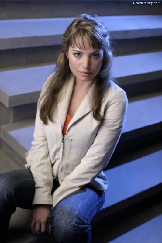 Erica Durance photo 4 of 56