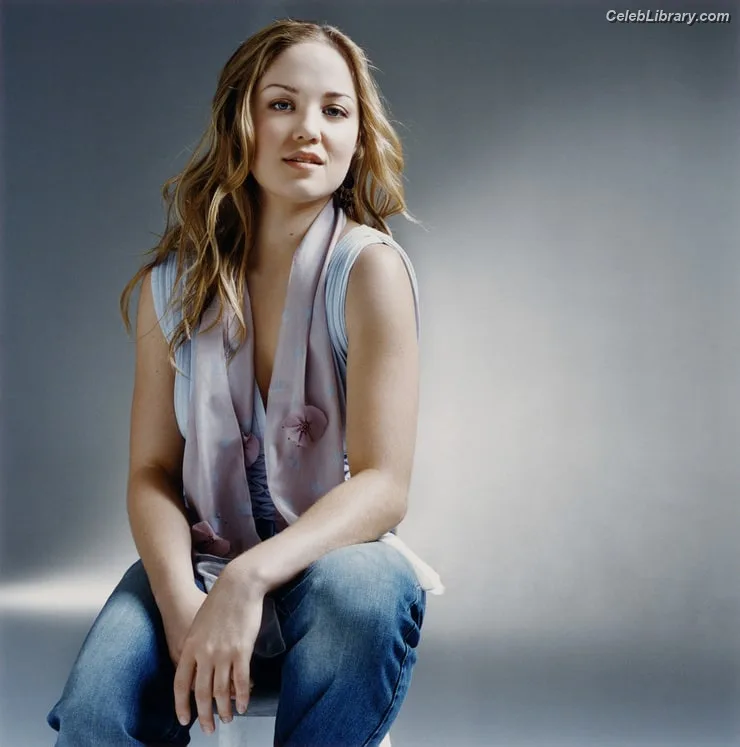 Erika Christensen photo 2 of 36