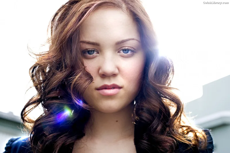 Erika Christensen photo 15 of 36
