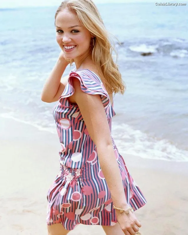 Erika Christensen photo 9 of 36