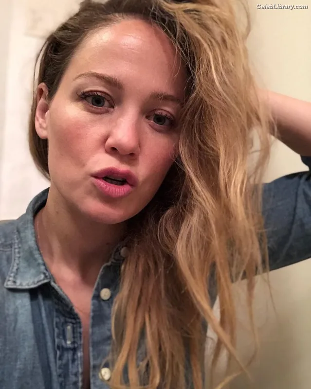 Erika Christensen photo 10 of 36