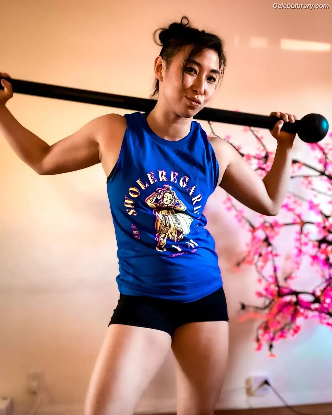 Erika Ishii photo 8 of 332