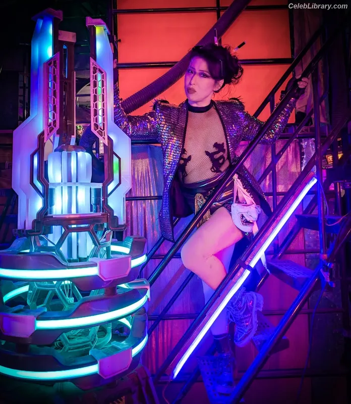 Erika Ishii photo 3 of 333