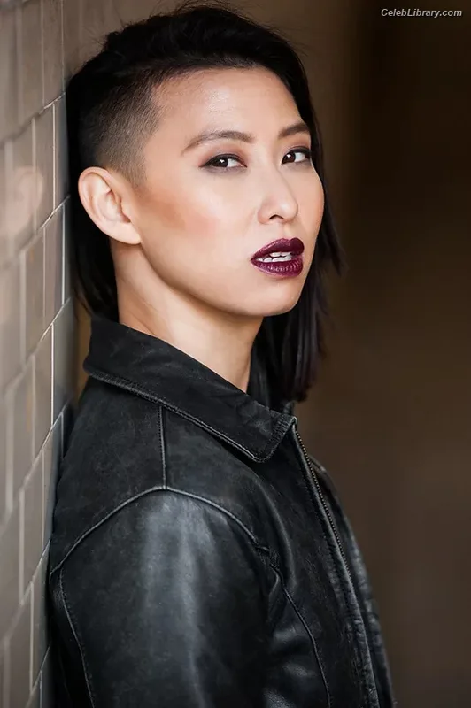 Erika Ishii photo 3 of 333