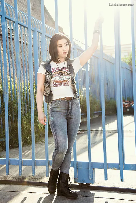 Erika Ishii photo 6 of 333