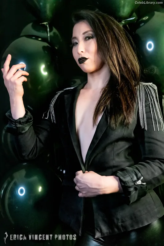 Erika Ishii photo 24 of 333