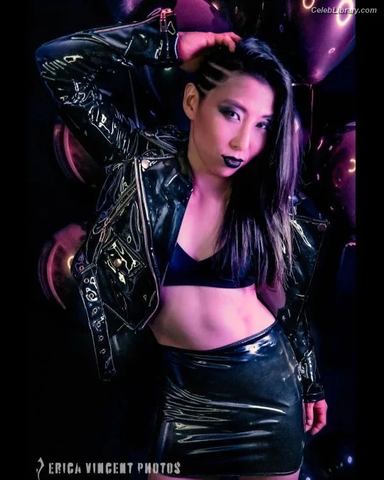 Erika Ishii photo 7 of 333