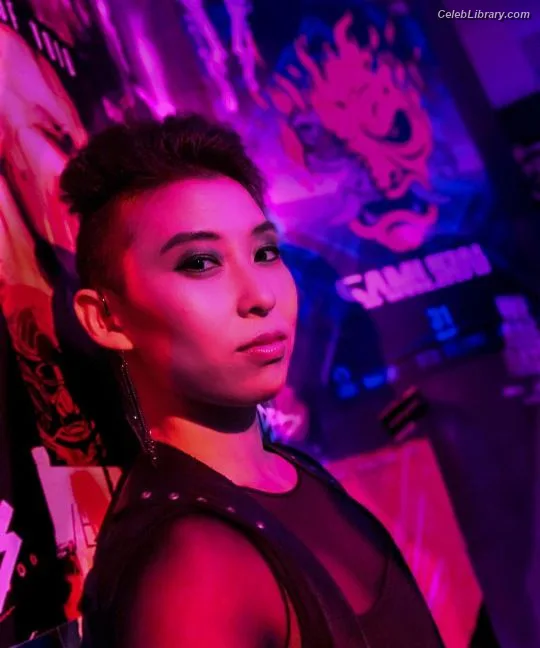 Erika Ishii photo 11 of 333