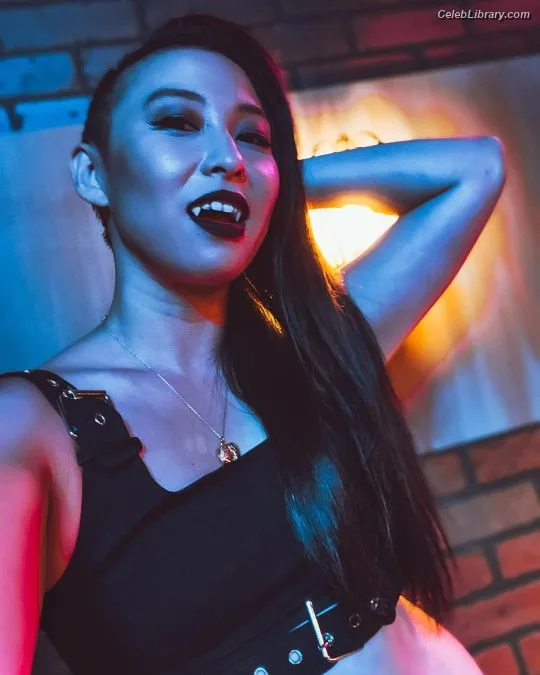 Erika Ishii photo 20 of 333