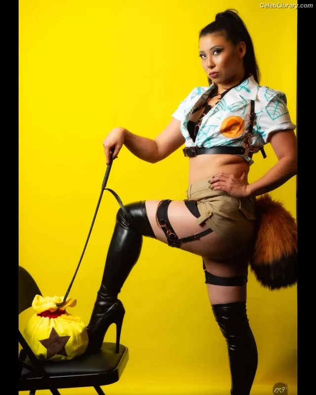 Erika Ishii photo 5 of 333