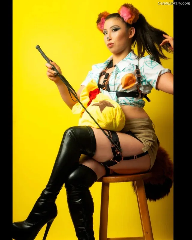 Erika Ishii photo 7 of 333