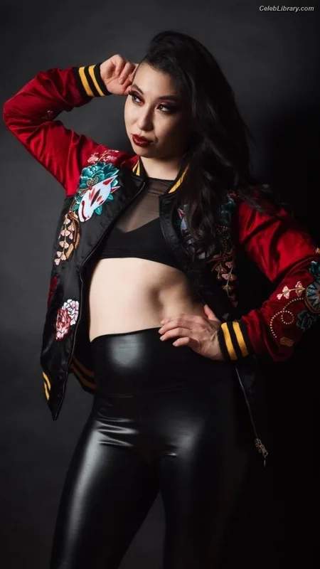 Erika Ishii photo 10 of 333