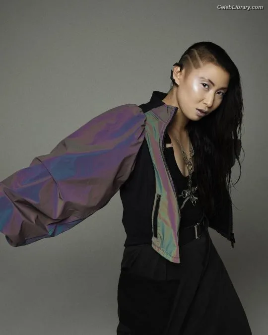 Erika Ishii photo 11 of 333